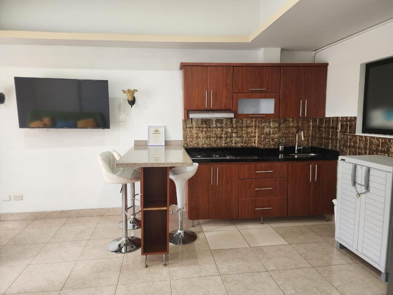 Fantastico Apto Completo En El Centro De Pereira Villa Luaran gambar