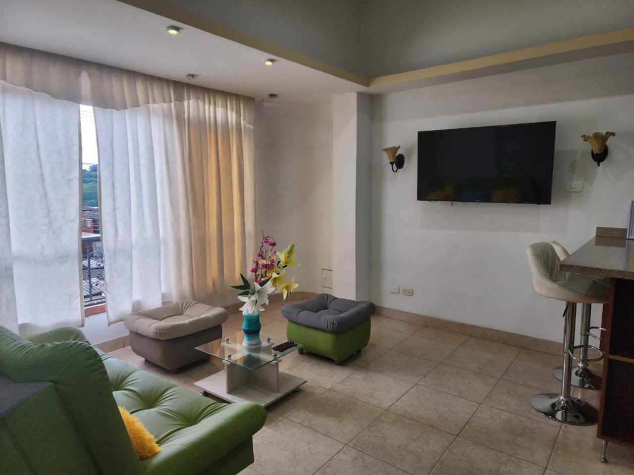 Fantastico Apto Completo En El Centro De Pereira Villa Luaran gambar