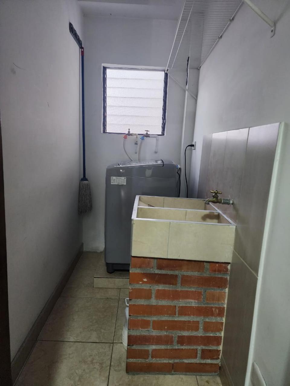 Fantastico Apto Completo En El Centro De Pereira Villa Luaran gambar